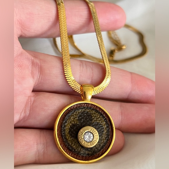 Louis Vuitton Necklace & Earrings - Picture 6 of 8